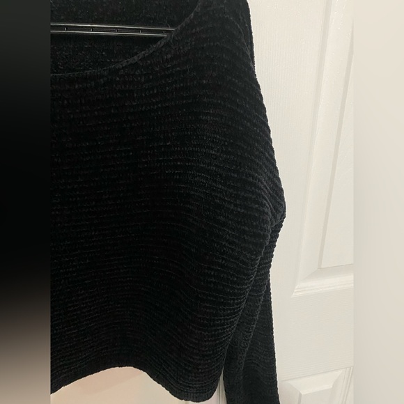 Garage Cropped Sweater - Picture 2 of 3